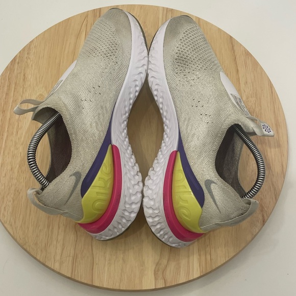 NIKE EPIC PHANTOM REACT Flyknit Women's Size 8 Shoes Sneakers CI12290-100 - Picture 5 of 8